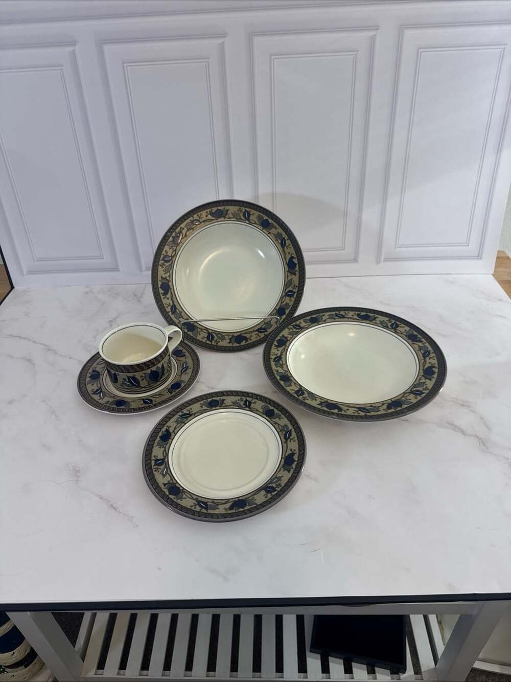Various Mikasa Intaglio Arabella Dinnerware Pieces